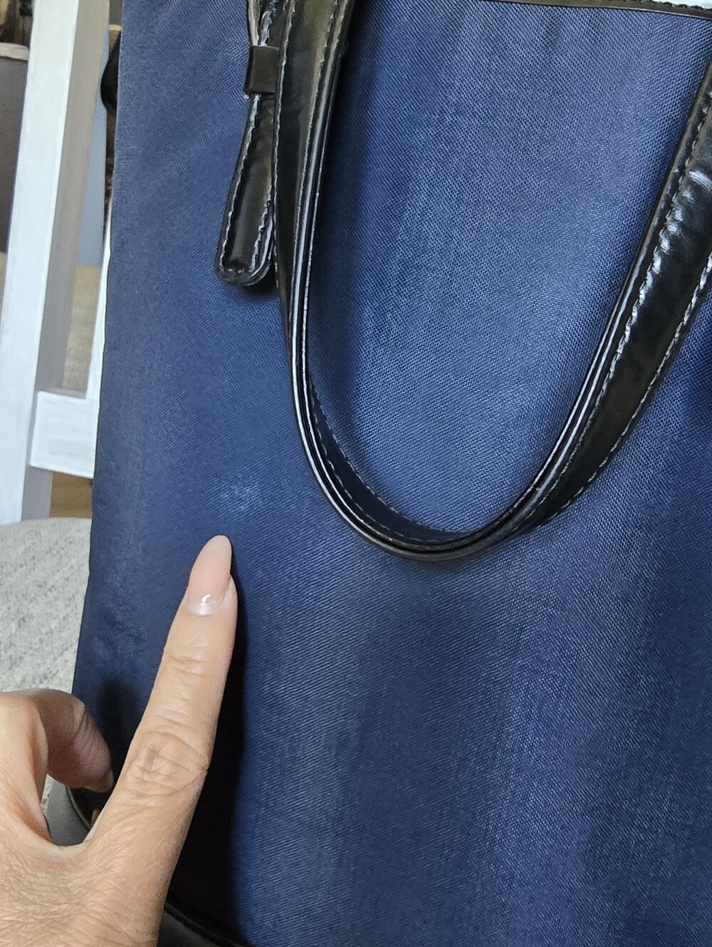Authentic Burberry Navy Bucket Bag with Black Trim - Picture 6 of 12